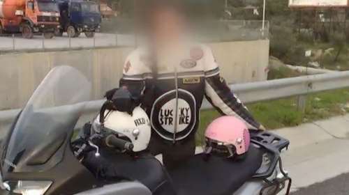 Αστυνομικός στη Βουλή: Βίντεο σοκ με την οικογένειά του - "Έλα μετά από δύο μήνες σας έβγαλα έξω, άντε", σε σειρά τα παιδιά