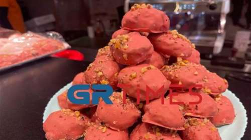 Viral τα ροζ μελομακάρονα της Θεσσαλονίκης - Κάνουν θραύση, πώς φτιάχνονται [βίντεο]