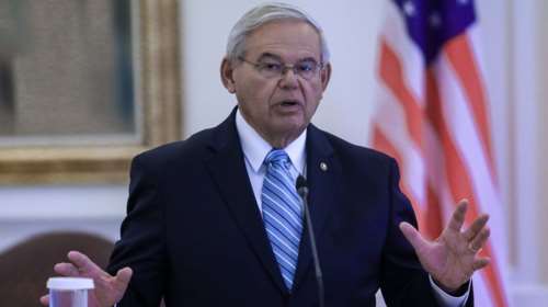 Σε δύσκολη θέση ο Μπομπ Μενέντεζ: Νέα κατηγορία σε βάρος του με την εμπλοκή της βασιλικής οικογένειας του Κατάρ