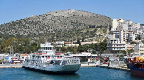 Αλαλούμ στο Πέραμα από το "μπλόκο" του Λιμενικού σε επίδοξους εκδρομείς για Σαλαμίνα - Τα ίδια και στον Πειραιά