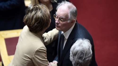 Κωνσταντίνος Τασούλας: Με μεγάλες συμπάθειες στη Βουλή - Στήθηκαν πηγαδάκια και όλοι του έδιναν συγχαρητήρια