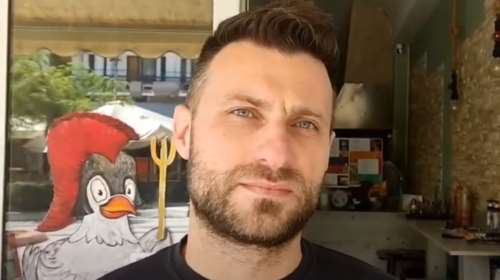 Νεαρός επιχειρηματίας παρέδωσε πορτοφόλι με 1.600 ευρώ στην Πτολεμαΐδα [Βιντεο]