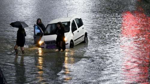 Συνεχίζεται η κακοκαιρία και το κρύο στο μεγαλύτερο μέρος της χώρας   - Προβλήματα σε Αττική και Εύβοια -  Δύο εξάρσεις μέχρι την Πρωτοχρονιά
