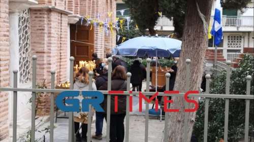 Θεσσαλονίκη: Χωρίς ελέγχους για πιστοποιητικά η Θεία λειτουργία στην Αγία Αικατερίνη [εικόνες - βίντεο]