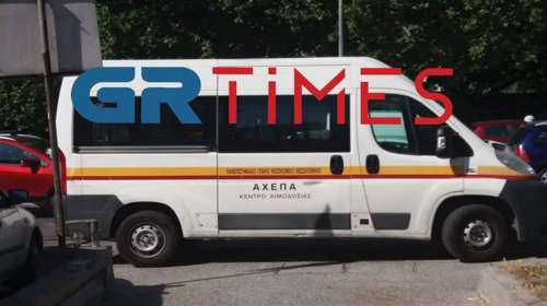 Καμία σωτηρία: Όχημα του ΑΧΕΠΑ στάθμευσε πάνω σε πεζοδρόμιο και έκλεισε τον διάδρομο των τυφλών