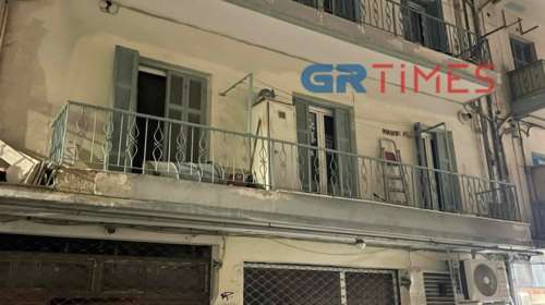 Θεσσαλονίκη: Ζούσε για 20 μέρες με το άψυχο σώμα της αδερφής του - Την είχε κάνει &quot;τάφο&quot; με κουβέρτες, σταυρό και εικόνα της Παναγίας