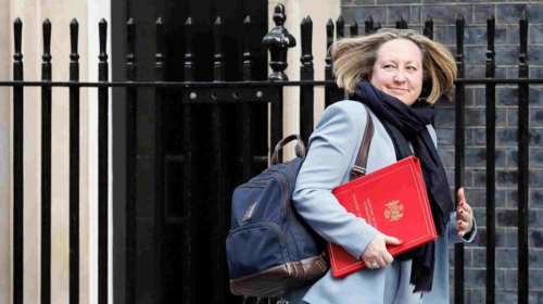 Σάλος στη Βρετανία: Βουλευτής έβλεπε πορνό σε συνεδρίαση - &quot;Μαζέψτε τα χέρια σας&quot; λέει η υπουργός Εμπορίου