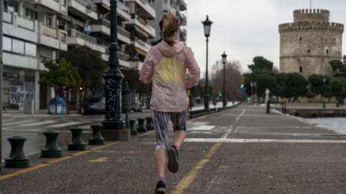 Απαγόρευση κυκλοφορίας: Πρώτη &quot;καμπάνα&quot; σε γυναίκα που βγήκε για... τζόγκινγκ χωρίς άδεια