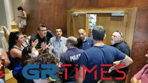 Καλαμαριά: Ένταση στο δημοτικό συμβούλιο - Γονείς πιάστηκαν στα χέρια με δημοτικούς συμβούλους [Βίντεο]
