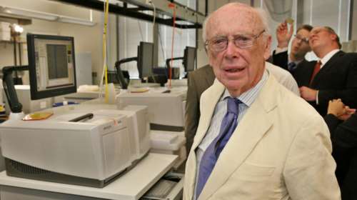 Πέθανε ο Τζέιμς Γουότσον: Ένας από τους επιστήμονες που ανακάλυψαν το DNA - Οι αμφιλεγόμενες δηλώσεις του