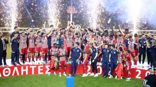 Ολυμπιακός: Η φιέστα των πρωταθλητών -Με Μίκη Θεοδωράκη γιόρτασε ο Πειραιάς [Εικόνες]