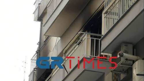 Φωτιά σε διαμέρισμα στη Θεσσαλονίκη: Απεγκλωβίστηκαν γιαγιά με τον 10χρονο εγγονό της [Εικόνες, βίντεο]