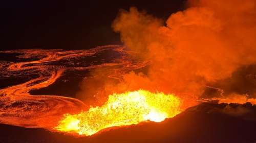 Χαβάη: &quot;Σιντριβάνια&quot; λάβας μετά την έκρηξη του ηφαιστείου Κιλαουέα - Εντυπωσιακές εικόνες