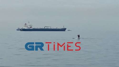 Θεσσαλονίκη: Τολμηροί κάνουν πρωινή βόλτα με SUP στον Θερμαϊκό [βίντεο]