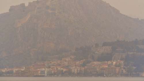 Συνεχίζεται η μεταφορά αφρικανικής σκόνης - Πελοπόννησος και Στερεά Ελλάδα επηρεάζονται ιδιαίτερα