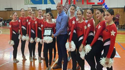 Θεσσαλονίκη: Σε αγώνα βετεράνων η cheerleader κόρη του Νίκου Γκάλη, Στέλλα [βίντεο]