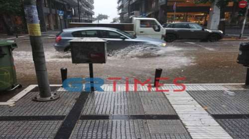 Ισχυρή καταιγίδα στη Θεσσαλονίκη: Άνοιξαν οι ουρανοί και πλημμύρισαν οι δρόμοι [εικόνες - βίντεο]
