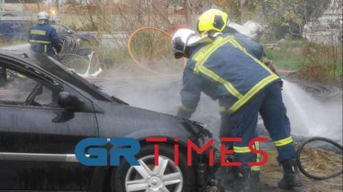 Φωτιά στη Θεσσαλονίκη: Αυτοκίνητο κάηκε ολοσχερώς [εικόνες - βίντεο]