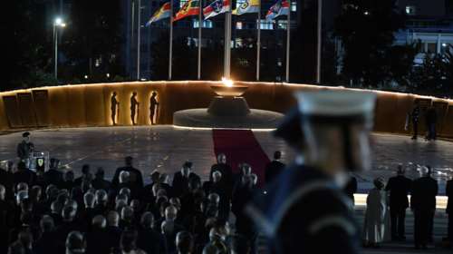 Άναψε η φλόγα στο Μνημείο των Αθανάτων του Έθνους - 121.692 ονόματα με τους πεσόντες [εικόνες]