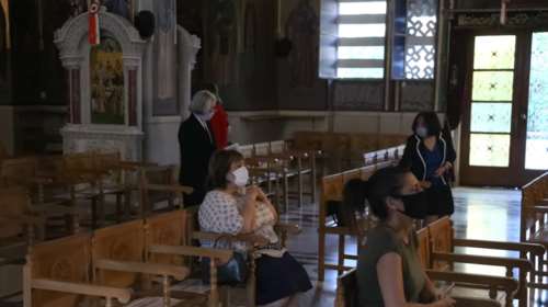 Αδιανόητο: Ιερέας διέκοψε τη λειτουργία επειδή πιστή φορούσε μάσκα - &quot;Δεν θέλω καρναβάλια&quot;