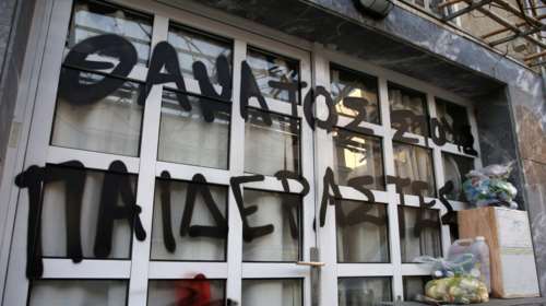 Κολωνός: Πολιτική κόντρα για την επίθεση με μαχαίρι στην 12χρονη- Υπονοούμενα Τσαπανίδου για &quot;γαλάζιο κύκλωμα παιδεραστών&quot;