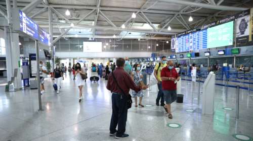 Κύκλωμα διακίνησης αλλοδαπών στο &quot;Ελ.Βενιζέλος&quot; εξάρθρωσε η ΕΛΑΣ - 4.000 ευρώ κόστιζε το &quot;διαβατήριο&quot; για την Ευρώπη