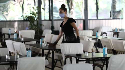 Κορονοϊός: Με μάσκες και στα εστιατόρια - Πότε τη φοράμε και πότε τη βγάζουμε