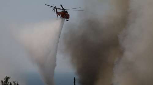 Νέες πύρινες εστίες σε Ρόδο και Πάρο - Σηκώθηκαν εναέρια μέσα [βίντεο]