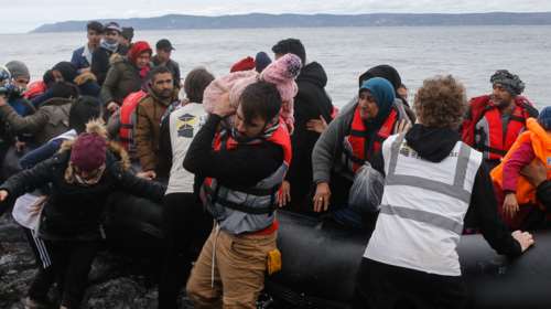 Λέσβος: Βίντεο ντοκουμέντο - Ξυλοκοπούν μέλη ΜΚΟ στο λιμάνι της Θερμής [Βίντεο]