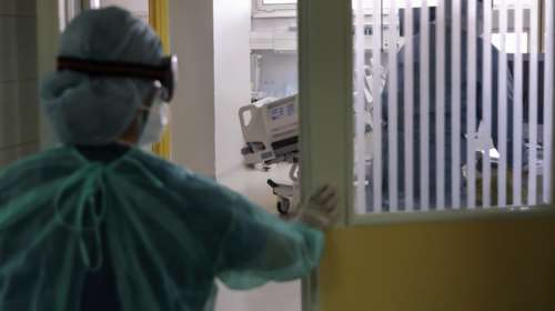 Κορονοϊός: Διπλό "μαύρο" ρεκόρ από την αρχή της πανδημίας - 3.465 νέα κρούσματα, 630 διασωληνωμένοι και 56 θάνατοι