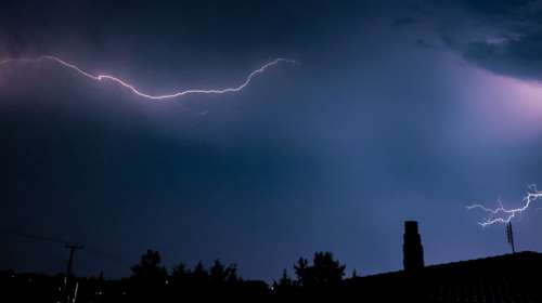 Κακοκαιρία Άριελ: Ισχυρές καταιγίδες και έντονα φαινόμενα μέσα στη νύχτα - Μεγάλη προσοχή στην Αττική [Χάρτες]