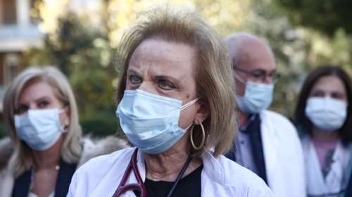 Παγώνη για Πάσχα στο χωριό: &quot;Δεν καθόμαστε σπίτι μας - Πάνω από 30 άτομα ψήνουν όλοι μαζί αρνιά&quot; [Βίντεο]