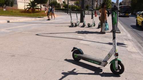 Χολαργός: &quot;Δεν πέρασε με κόκκινο η κόρη μου&quot; - Τι συνέβη με τον 12χρονο με το πατίνι που δίνει μάχη για τη ζωή του