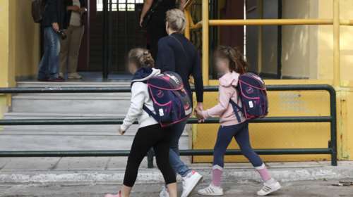 Ανοιγμα σχολείων με μάσκες - Στο τραπέζι η μετάθεση της έναρξης - Όλα όσα πρέπει να ξέρουν οι γονείς