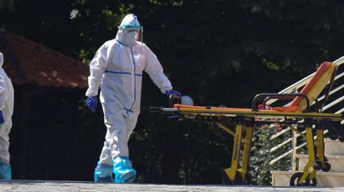 Κορονοϊός: Κατακραυγή για την 63χρονη που πήγε με πυρετό σε κηδεία - Σε καραντίνα 5 χωριά σε Θήβα και Χαλκίδα