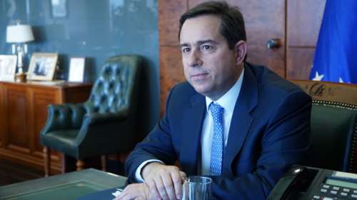 Το πρώτο μήνυμα Μηταράκη μετά την παραίτησή του: "Παραδέχομαι τη λάθος κρίση μου να βρεθώ για 2 μέρες εκτός Αθηνών"