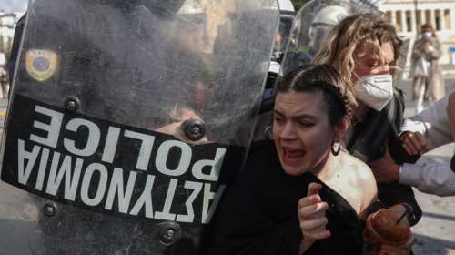 Τέμπη: Βίντεο με τις επιθέσεις των ΜΑΤ κατά διαδηλωτών - Πέτρες και χημικά