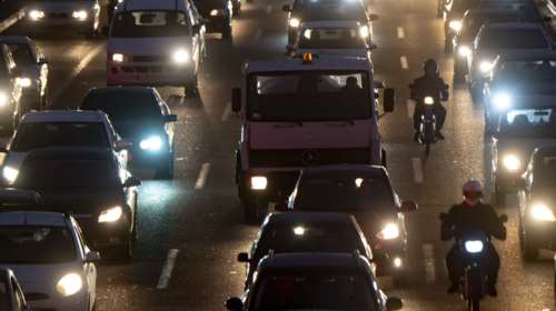 28η Οκτωβρίου: Μετ&#39; εμποδίων η επιστροφή των εκδρομέων - Ουρές 10 χιλιομέτρων έξω από τη Λαμία - Προβλήματα και στην Αθηνών-Κορίνθου