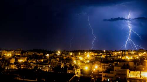Μετά τις φωτιές το 112 ήχησε για καταιγίδες και κεραυνούς σε Θεσσαλονίκη, Καβάλα, Λάρισα- Οι 11 περιοχές που θέλουν προσοχή