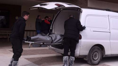 Θεσσαλονίκη: Τη μαχαίρωνε με μένος - Η 44χρονη βγήκε με τα αίματα στο μπαλκόνι για να γλιτώσει αλλά την τράβηξε μέσα στο σπίτι