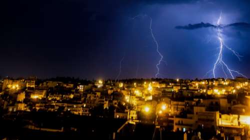 Ερχεται σφοδρή κακοκαιρία, θα χτυπήσει και την Αθήνα - Πότε θα αρχίσουν και πού τα έντονα φαινόμενα [χάρτες]