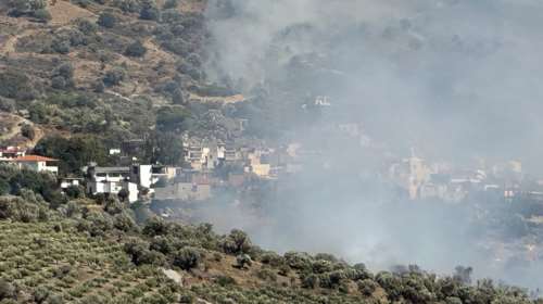 Ρέθυμνο: Καλύτερη η εικόνα της φωτιάς – Πάνω από 300 πυροσβέστες στη μάχη με τις φλόγες, σηκώθηκαν τα εναέρια μέσα