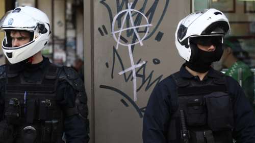 Ζεφύρι: Ανατροπή - Παιδί πυροβόλησε από το μπαλκόνι την 5χρονη - Του είχε δώσει το όπλο ο πατέρας του που συνελήφθη