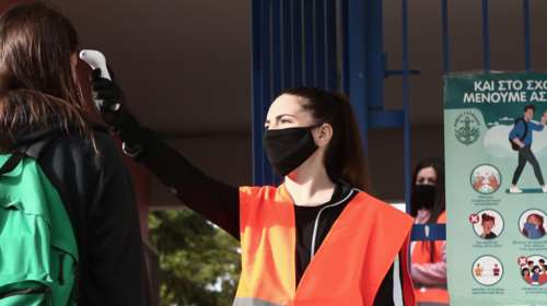 Επιστροφή με θερμομέτρηση και αντισηπτικά στα σχολεία: &quot;Εξίσωση&quot; των απουσιών και μαθήματα σε δύο φάσεις [εικόνες]