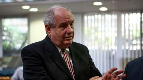 Επιστρέφει στην τηλεόραση ο Τέρενς Κουίκ - Θα παρουσιάζει δελτίο ειδήσεων