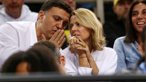 Τζένη Μπαλατσινού: Ο μικρός Παναγιώτης με ρακέτα στο χέρι, παρακολουθεί τον τελικό Τσιτσιπά - Τζόκοβιτς [εικόνες]