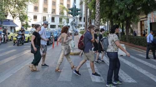 Ποιοι και γιατί δεν θα πληρώσουν φέτος καθόλου φόρο - Τα νέα μέτρα με αριθμούς και παραδείγματα