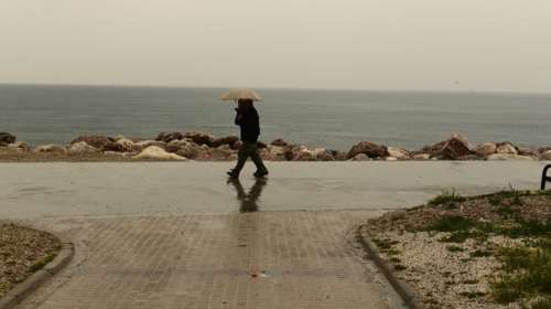 Καιρός: Κορυφώνεται αύριο η μεταφορά σκόνης, εκρηκτικό κοκτέιλ μαζί με τις λασποβροχές - Δείτε τους χάρτες του meteo