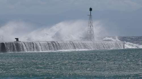 Έρχεται το βαρομετρικό χαμηλό &quot;INES&quot;  για 48 ώρες - Καταιγίδες, θυελλώδεις νοτιάδες και σκόνη, κίνδυνος για πλημμύρες