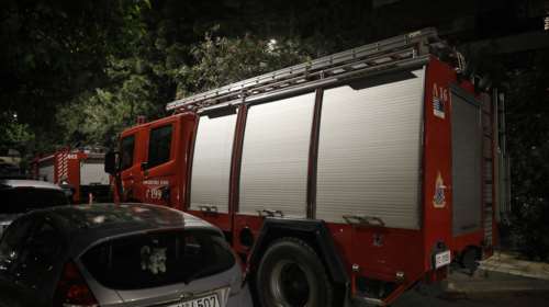 Παραλίγο τραγωδία στη Λάρισα: Αυτοκίνητο &quot;λαμπάδιασε&quot; εν κινήσει - Διασωληνώθηκε 19χρονος